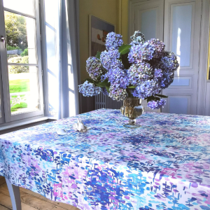 Lire la suite à propos de l’article Nappe multicolore : conseils pour une table harmonieuse